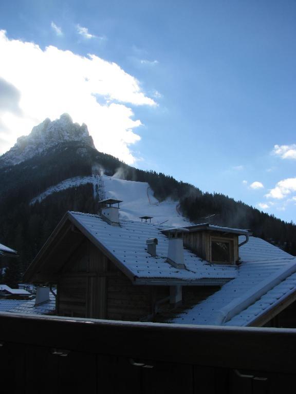 Hotel Nes Crepes Pozza di Fassa Exterior photo