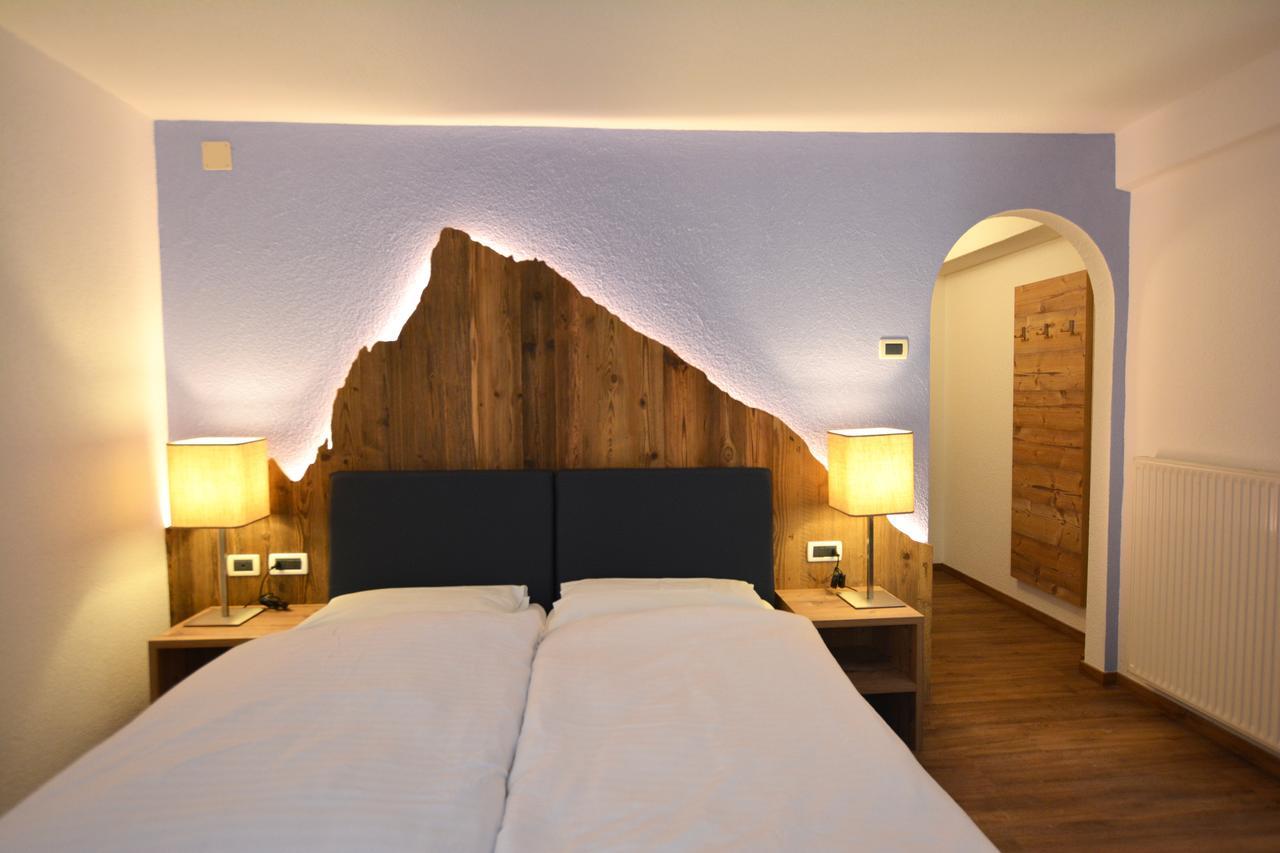 Hotel Nes Crepes Pozza di Fassa Exterior photo
