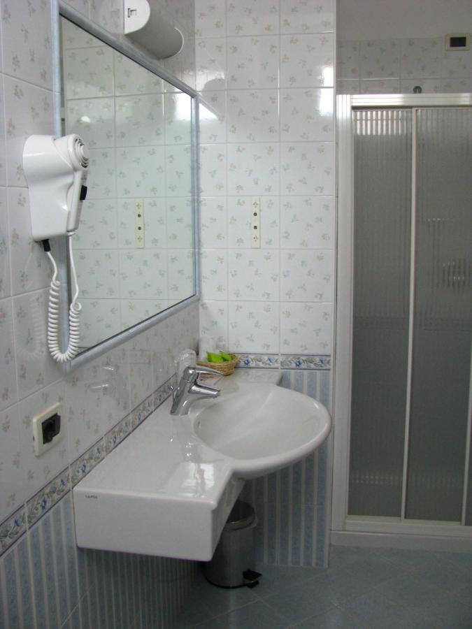Hotel Nes Crepes Pozza di Fassa Room photo