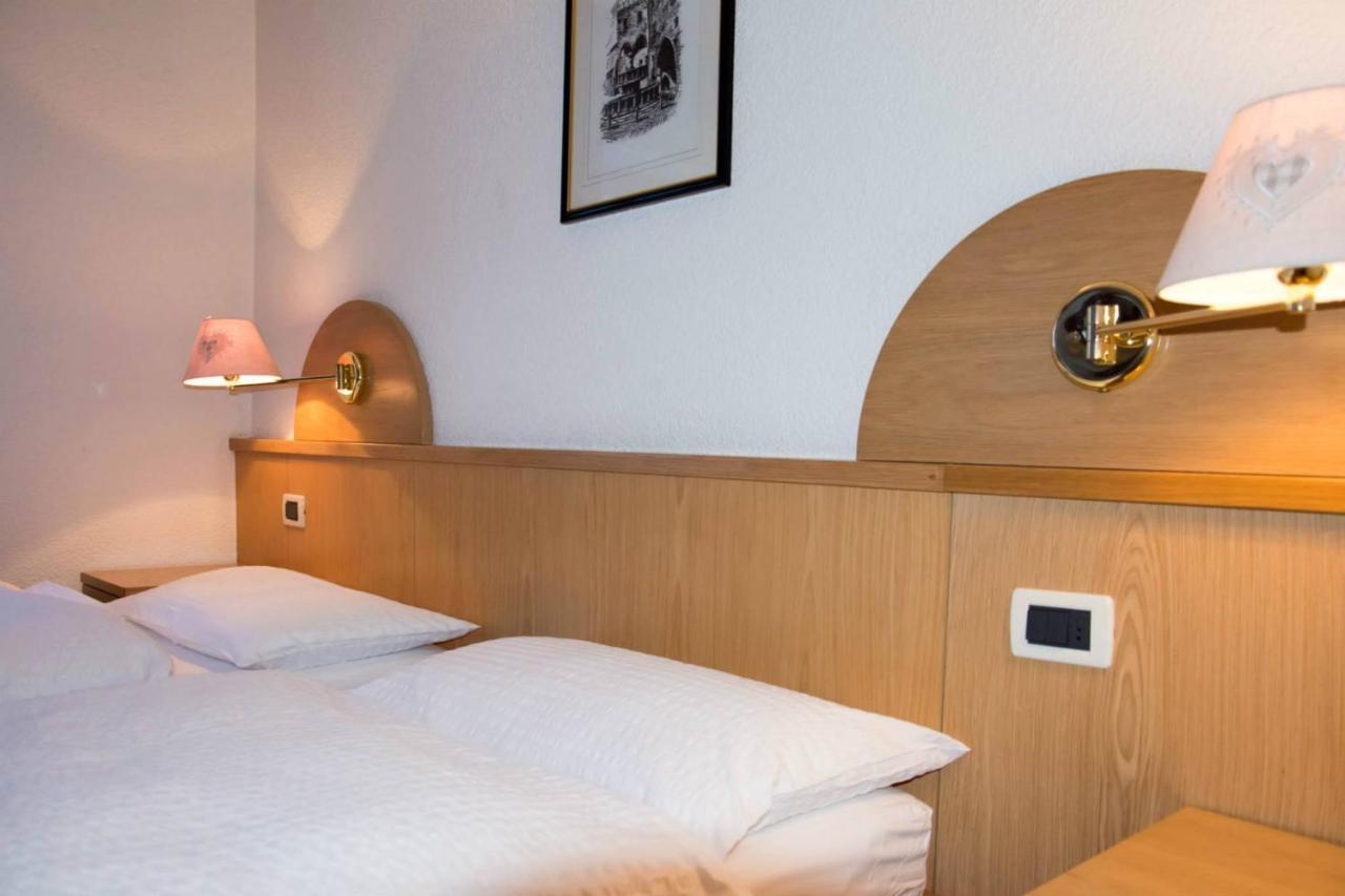 Hotel Nes Crepes Pozza di Fassa Exterior photo